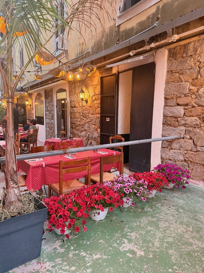 La terrasse fleurie, rue des Glacis