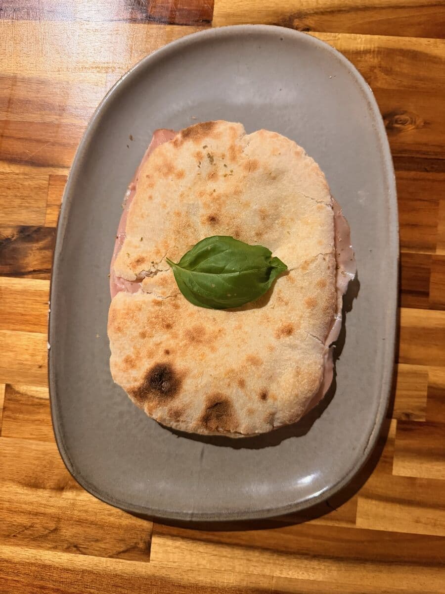 Pizza La focaccia Sarda