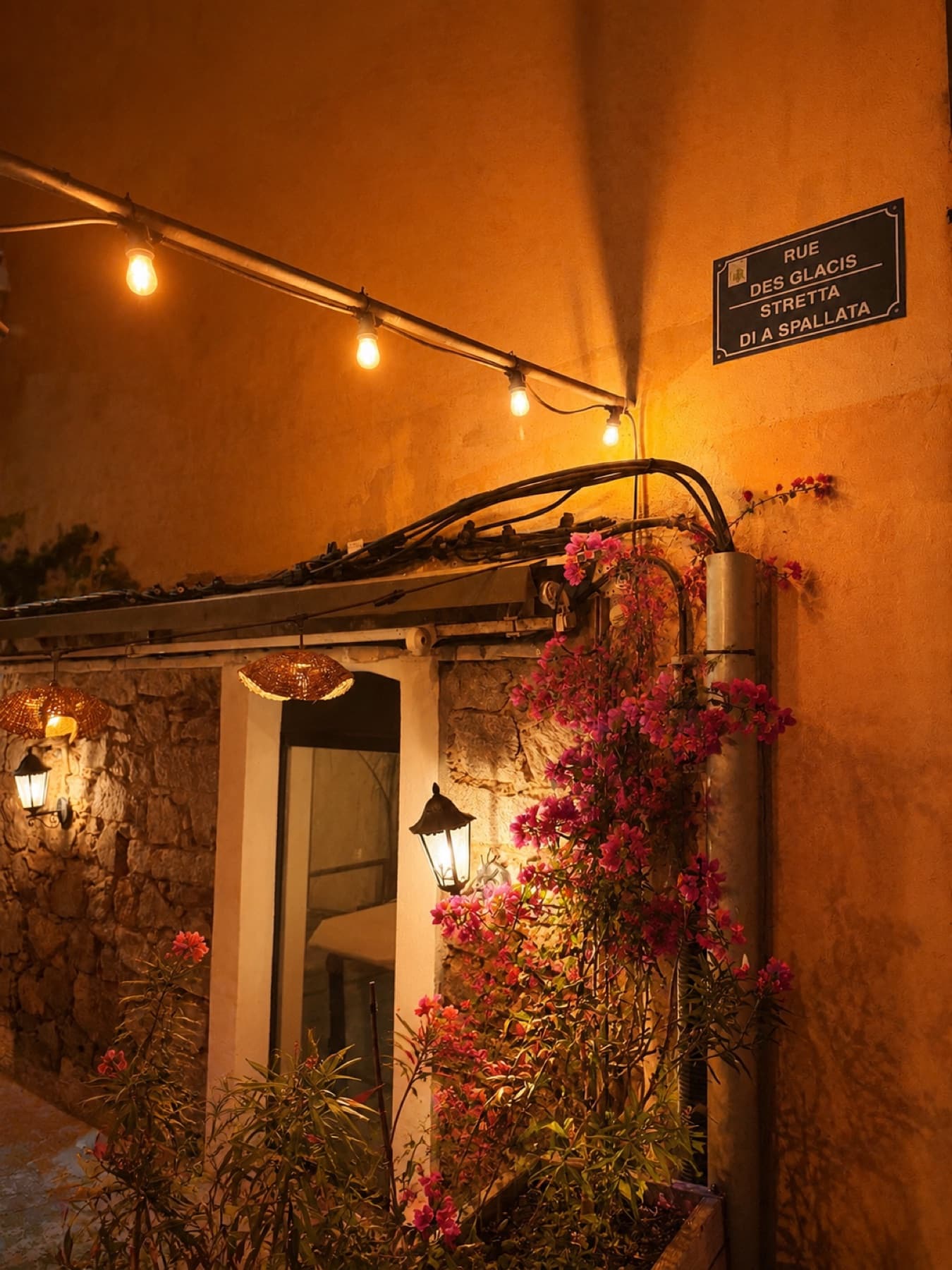 La ruelle des Glacis, le soir
